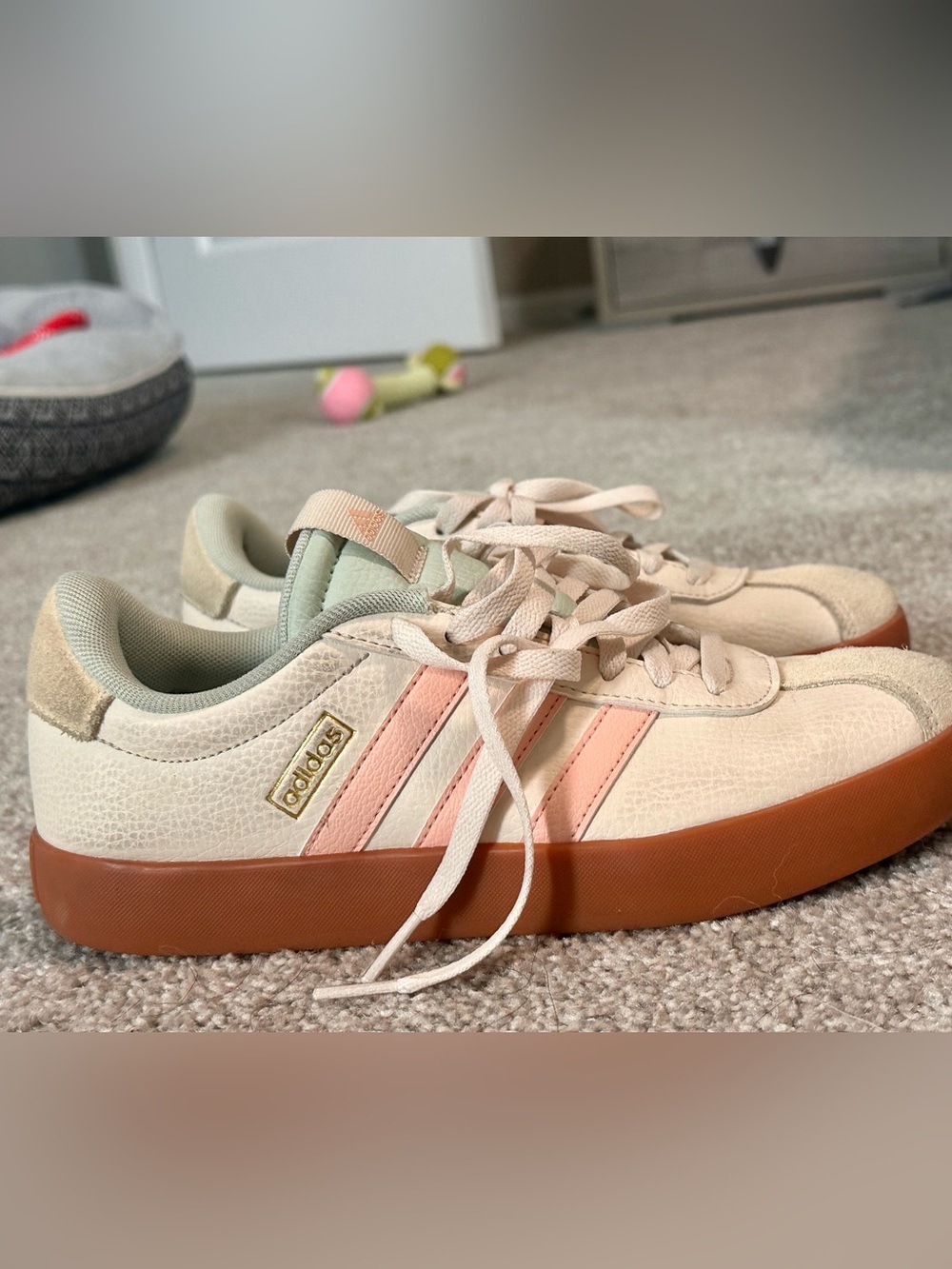 Adidas VL Court Bold Sneakers Women’s US 6 Pink & White Gum Sole